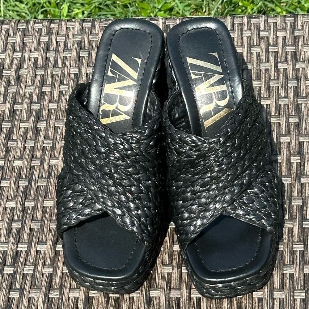 Brand new Zara women's black chunky platform heels in size 36! ✨